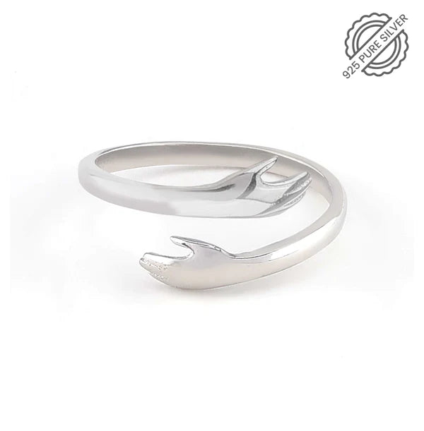 Tizzarat Sliver Hug Ring